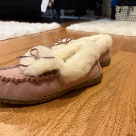 Lands' End Cozy Pink and Cream Slippers with Plush Lining - Picture 8 of 8